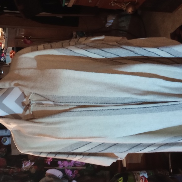 Authentic wool poncho came from Texas... - Picture 2 of 11